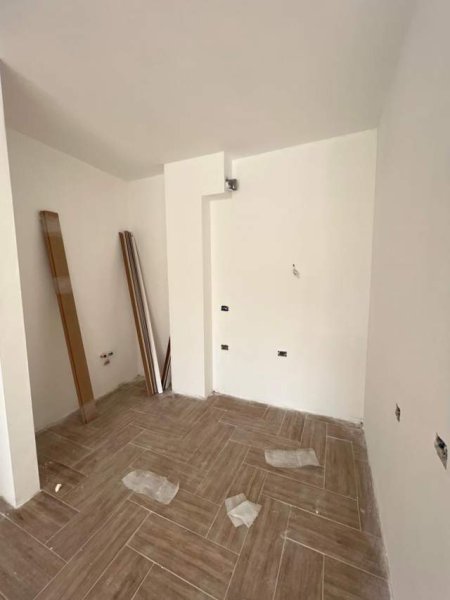 Tirane, shitet apartament 2+1 Kati 1, 110 m² 213.700 Euro (Rruga e Barrikadave)