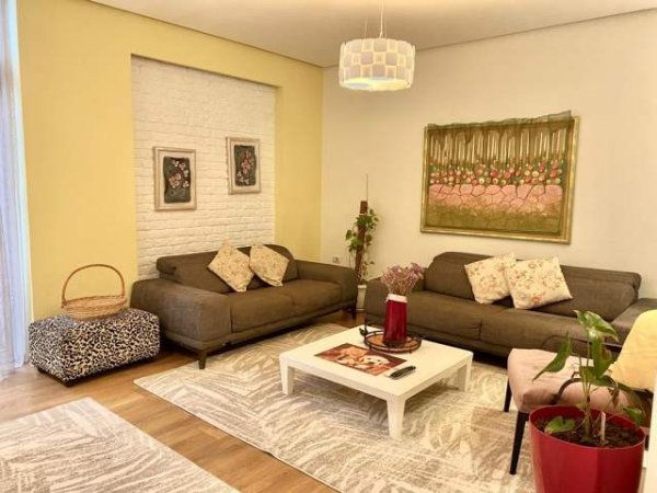 Tirane, jepet me qera apartament 2+1 Kati 8, 103 m² 800 Euro (Rruga e Barrikadave)