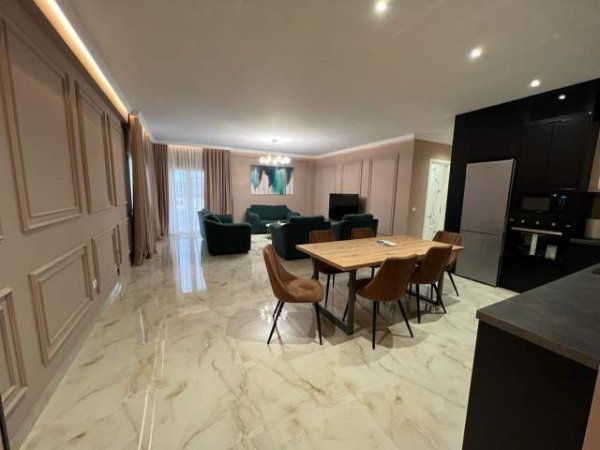Tirane, jepet me qera apartament 3+1 Kati 1, 150 m² 1.000 Euro (Liqeni i Farkes)