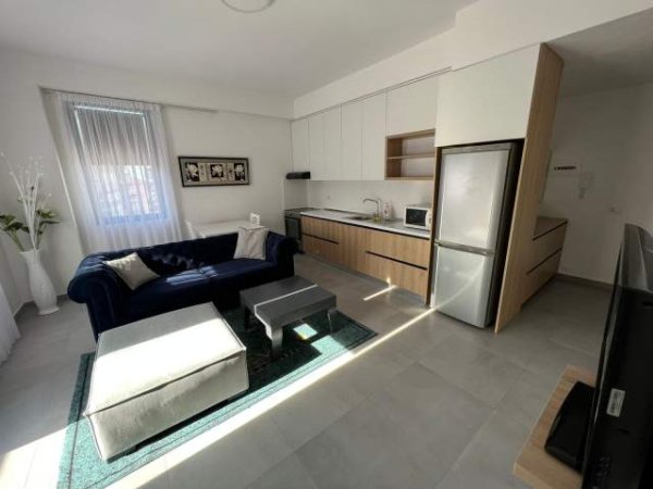 Tirane, jepet me qera apartament 1+1 Kati 5, 72 m² 550 Euro (Rruga e Barrikadave)