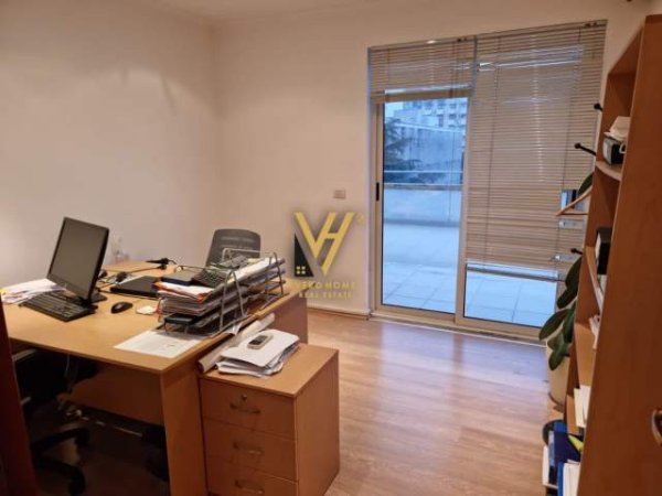 Tirane, jepet me qera zyre Kati 5, 155 m² 900 Euro (BRRYLI)