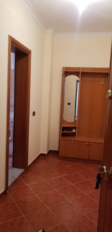 Vlore, jap me qera apartament 1+1 Kati 4, 85 m² 20 Euro/nata (Sadik Zotaj, Zona Skelë-Vlorë)