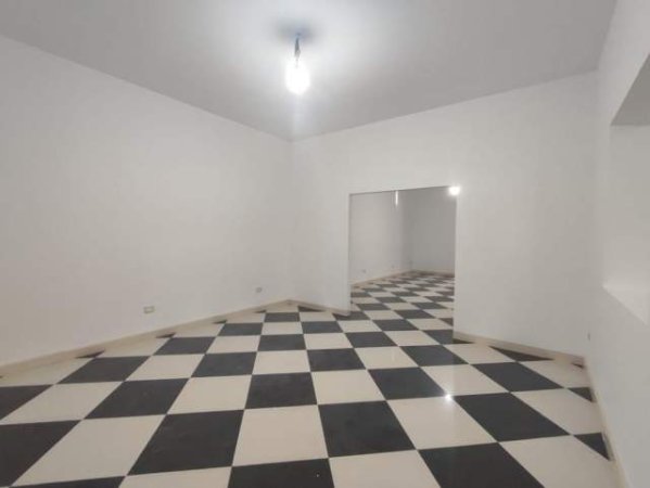 Tirane, jepet me qera zyre Kati 0, 150 m² 1.500 Euro