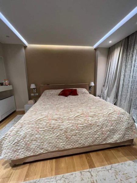 Tirane, shitet apartament 3+1+BLK Kati 8, 148 m²  370.000 euro  (Rruga e Kosovareve)