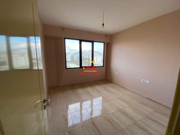 Tirane, shitet apartament 2+1+BLK Kati 8, 112 m² 85.000 Euro (28 nentori)