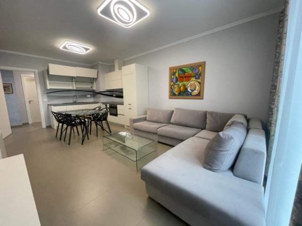 Tirane, jepet me qera apartament 2+1 Kati 7, 107 m² 1.100 Euro