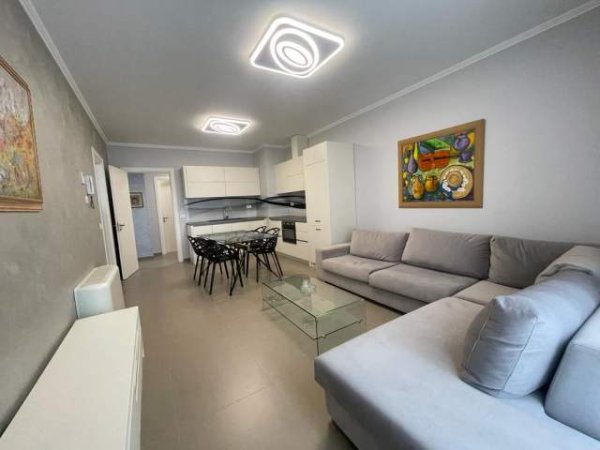 Tirane, jepet me qera apartament 2+1 Kati 7, 107 m² 1.100 Euro