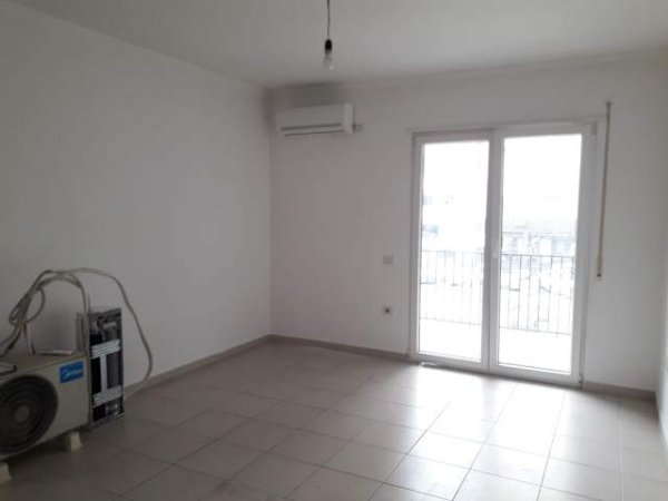 Tirane, shitet apartament 1+1 Kati 2, 73 m² 95.000 Euro (Rruga Haxhi Dalliu, Bulevard Zogu i Zi)