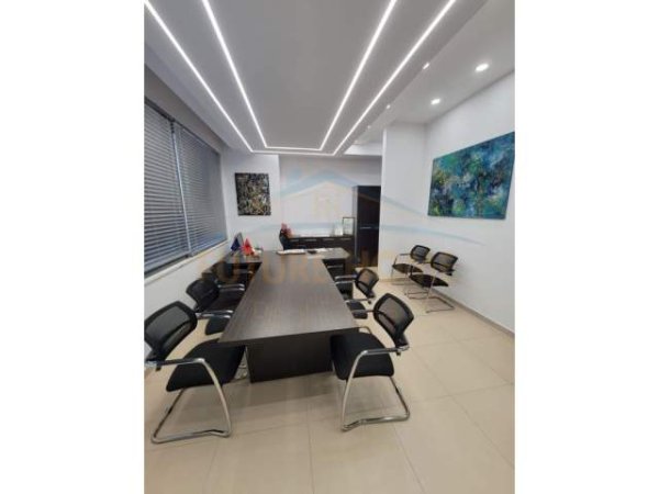 Tirane, shitet ambjent biznesi Kati 1, 448 m² 1.060.000 Euro (Kinostudio)
