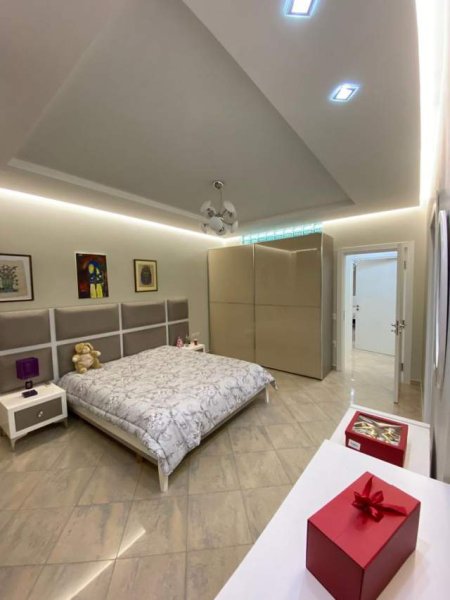 Tirane, shitet apartament 2+1 Kati 2, 138 m² 248.000 Euro (Qender)
