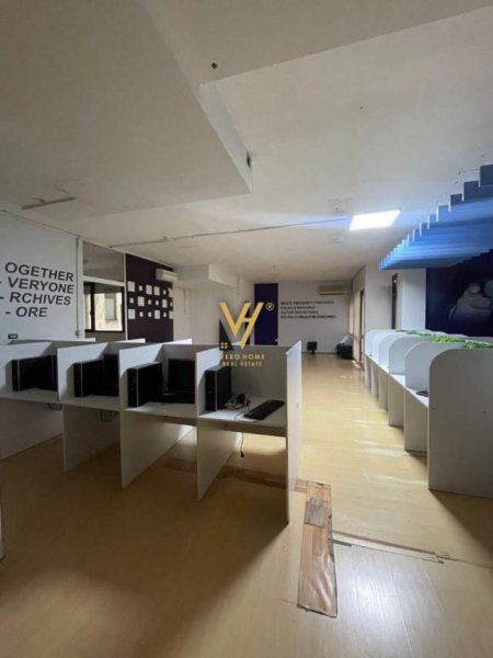 Tirane, jepet me qera zyre Kati 2, 400 m² 4.000 Euro (blloku)