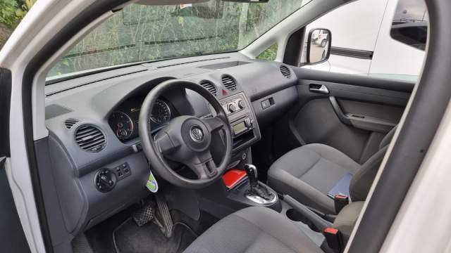 Durres, shes minivan Volkswagen Caddy Viti 2010, 8.400 Euro