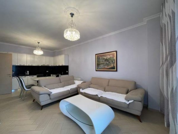 Tirane, shitet apartament 2+1 Kati 5, 107 m² 128.000 Euro (Unaza e Re)