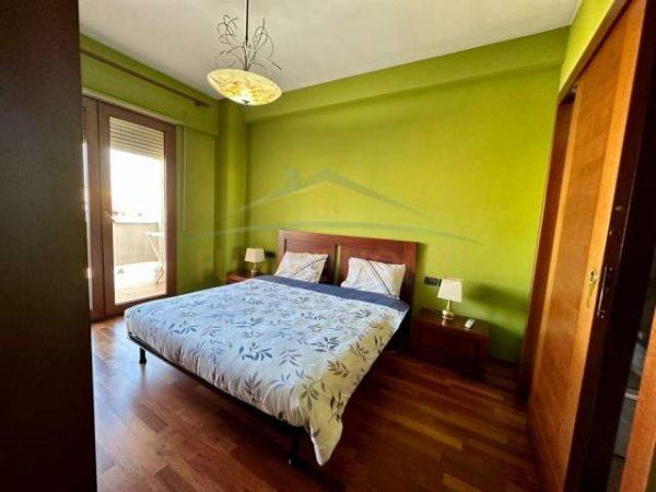 Tirane, jepet me qera apartament 2+1 Kati 8, 105 m² 1.000 Euro (Rruga e Barrikadave)