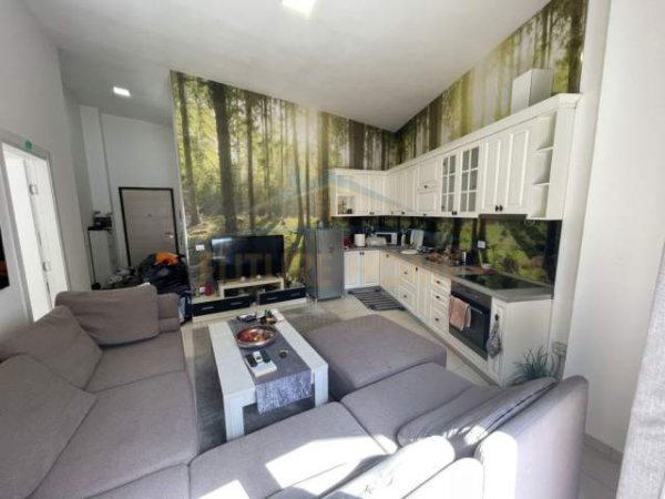 Tirane, jepet me qera apartament 2+1 Kati 4, 80 m² 500 Euro (Liqeni i Thatë)