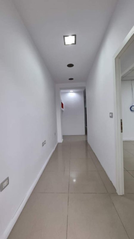 Tirane, jepet me qera apartament 2+1 Kati 2, 80 m² 350 Euro (Ish Parku Autobuzave)