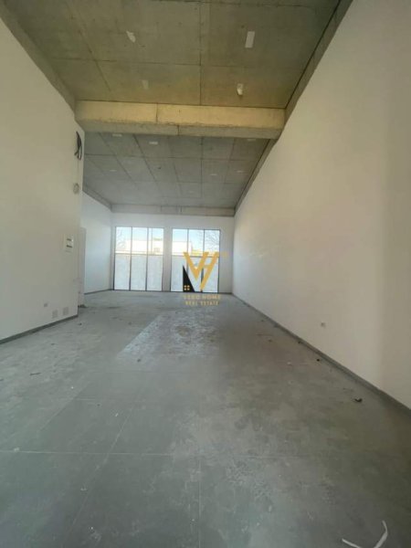 Tirane, jepet me qera dyqan Kati 0, 95 m² 1.500 Euro (RRUGA KONGRESI I MANASTIRIT)