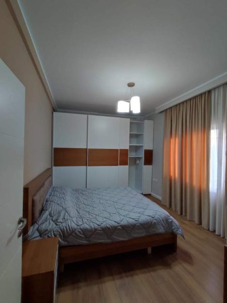 Tirane, jepet me qera apartament 4+1+BLK Kati 4, 200 m² 1.200 Euro (Komuna e Parisit)