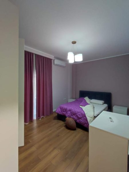 Tirane, jepet me qera apartament 4+1+BLK Kati 4, 200 m² 1.200 Euro (Komuna e Parisit)