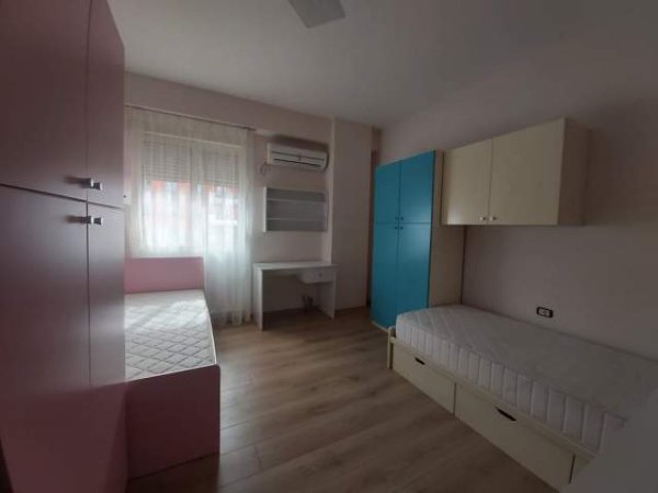 Tirane, jepet me qera apartament 2+1 Kati 5, 100 m² 700 Euro (delijorgji)