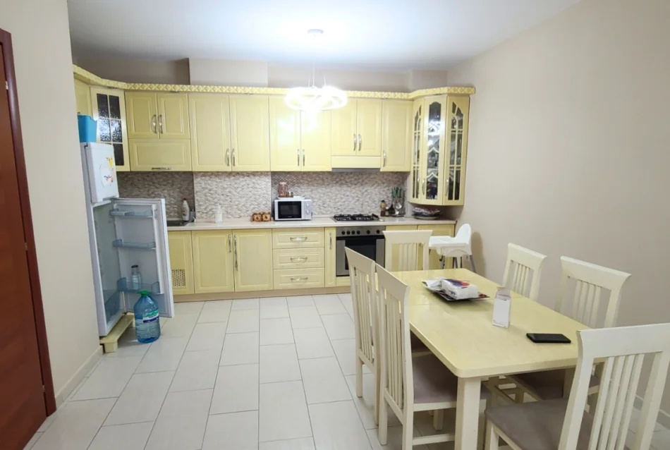 Tirane, jepet me qera apartament 2+1 Kati 1, 96 m² 450 € (Rruga Besim Alla)