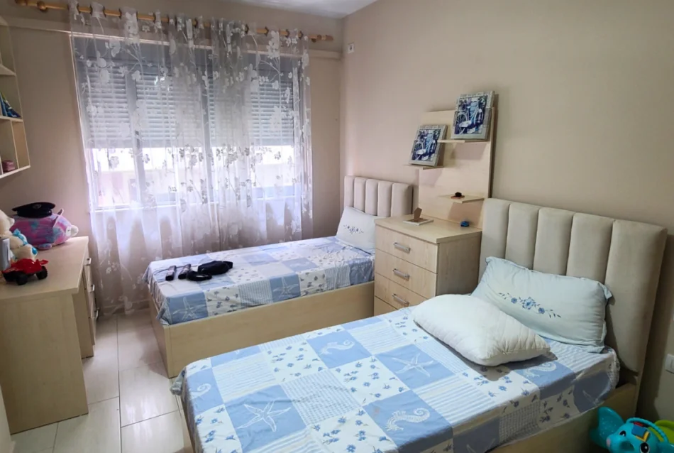 Tirane, jepet me qera apartament 2+1 Kati 1, 96 m² 450 € (Rruga Besim Alla)