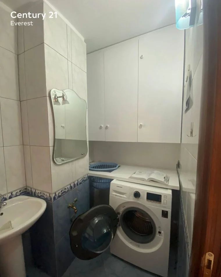 Tirane, jepet me qera apartament 2+1 Kati 6, 95 m² 700 €