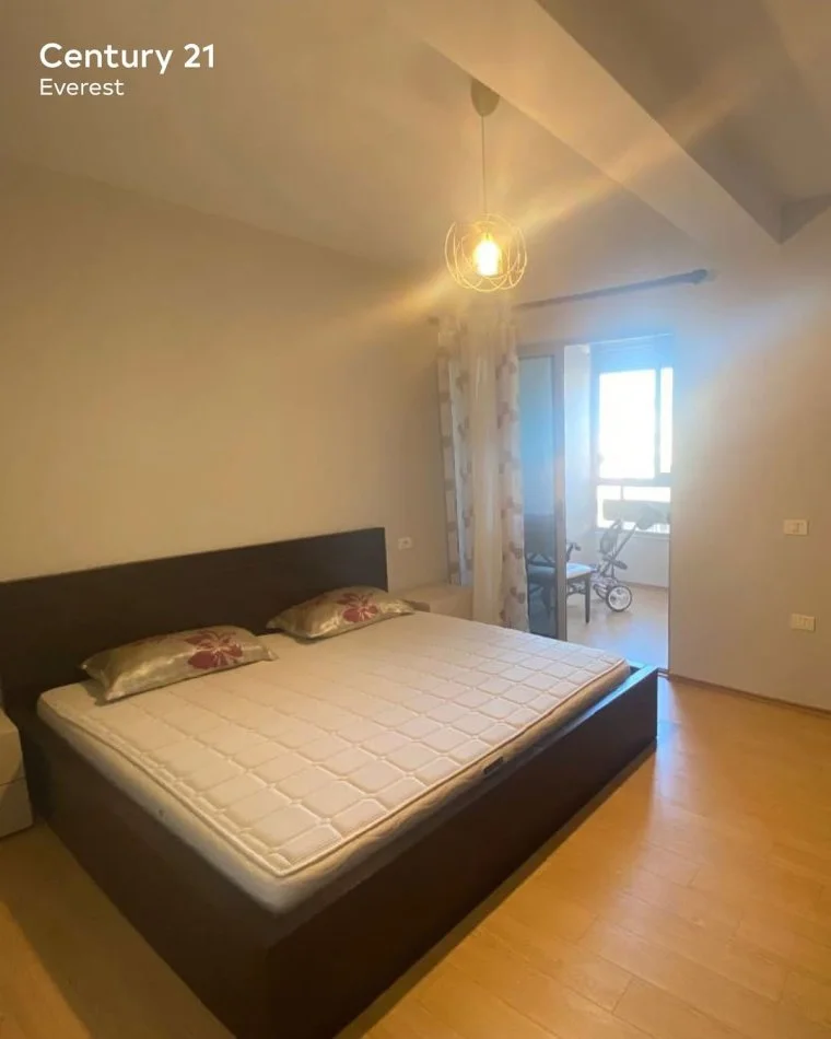 Tirane, jepet me qera apartament 2+1 Kati 6, 95 m² 700 €