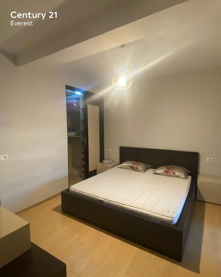 Tirane, jepet me qera apartament 2+1 Kati 6, 95 m² 700 €