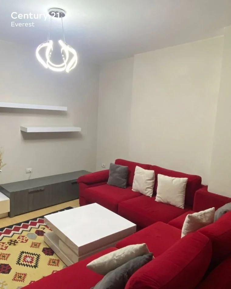 Tirane, jepet me qera apartament 2+1 Kati 6, 95 m² 700 €