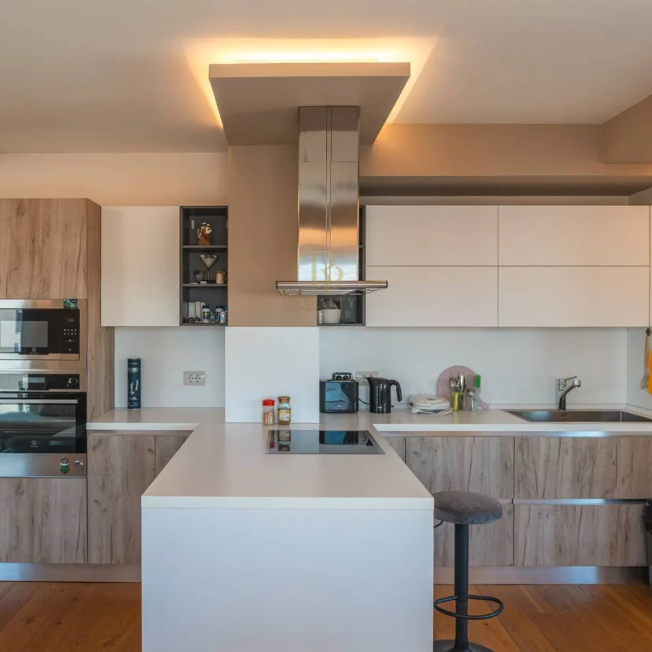 Tirane, shitet apartament 3+1+Ballkon Kati 9, 140 m² 360.000 € (21 Dhjetori)