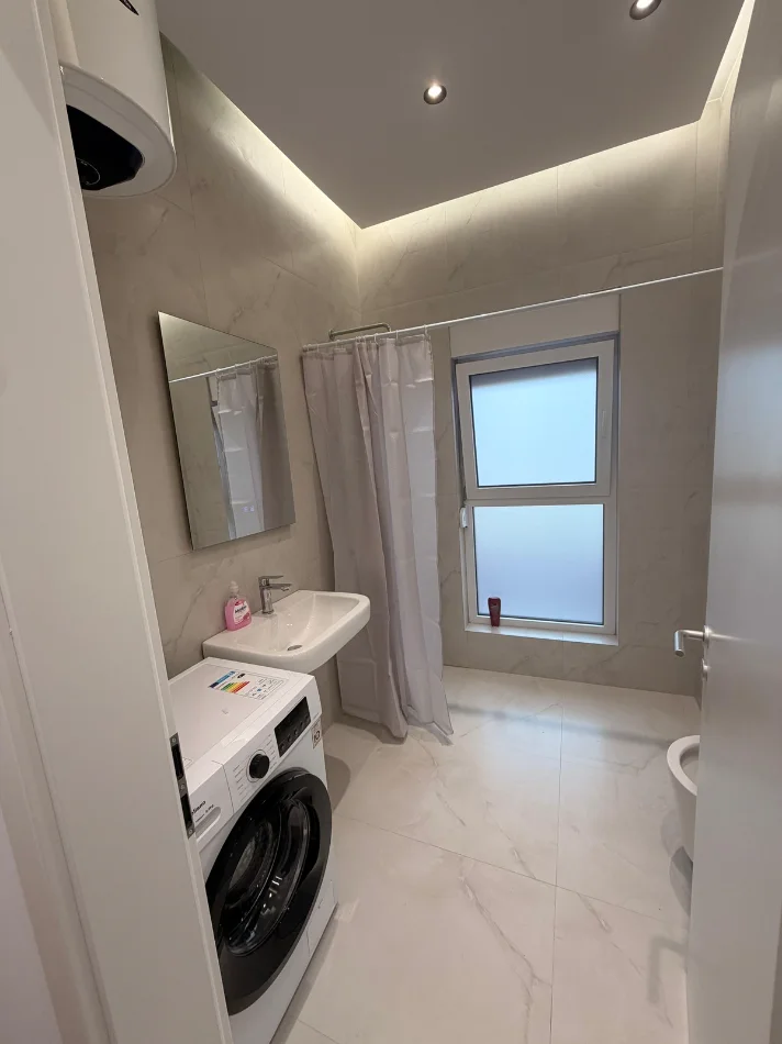 Tirane, jepet me qera apartament 1+1+Ballkon Kati 4, 60 m² 500 € (Pasho Hysa,Kompleksi Mangalem21)