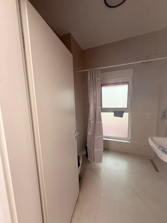 Tirane, jepet me qera apartament 1+1+Ballkon Kati 7, 60 m² 450 € (Pasho Hysa,Kompleksi Mangalem21)