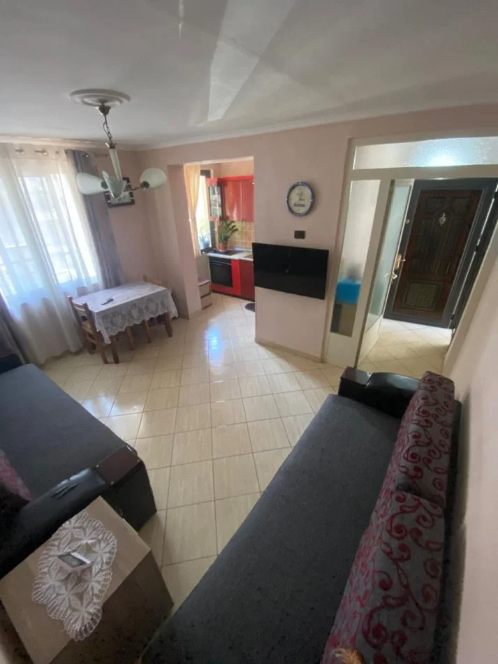Tirane, shitet apartament 1+1+Ballkon Kati 4, 47 m² 75.000 € (afer Shkolles “Bajram Curri”)