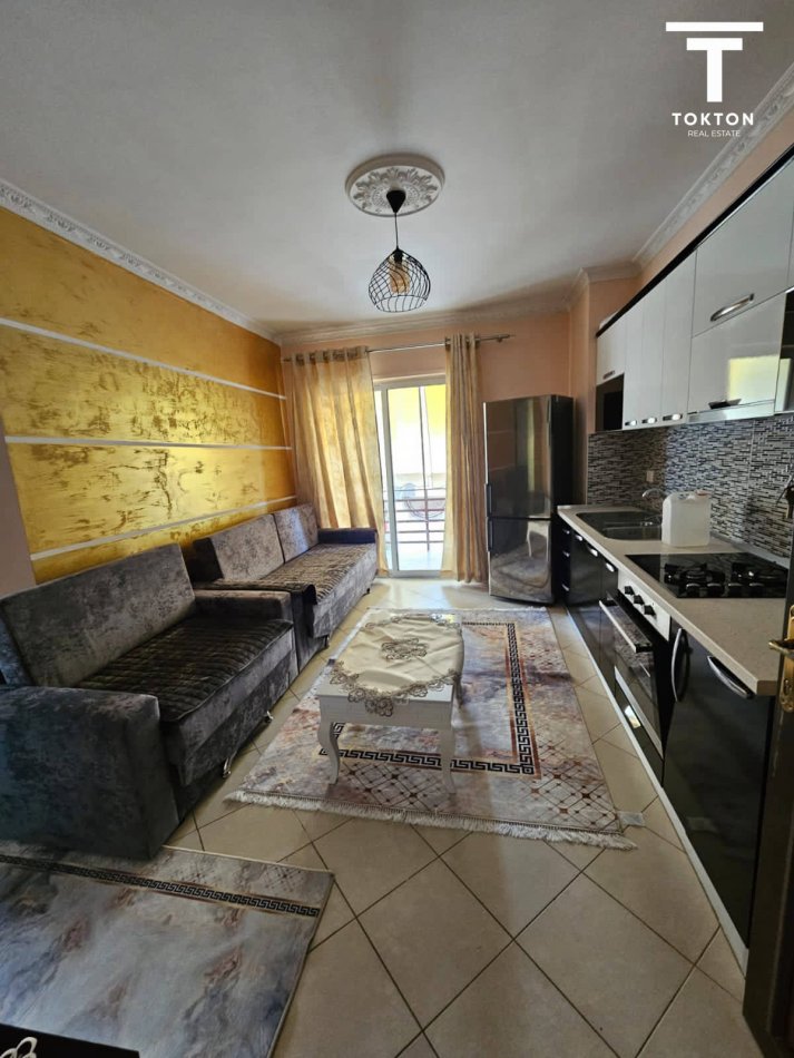 Tirane, jepet me qera apartament 1+1 Kati 4, 52 m² 300 € (Kombinat) TT 902