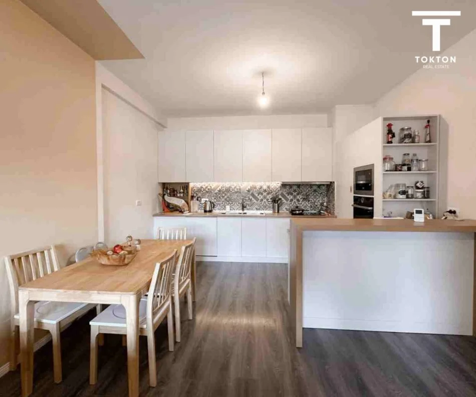 Tirane, shitet apartament 2+1+Ballkon Kati 2, 101 m² 237.000 € (PORCELAN)