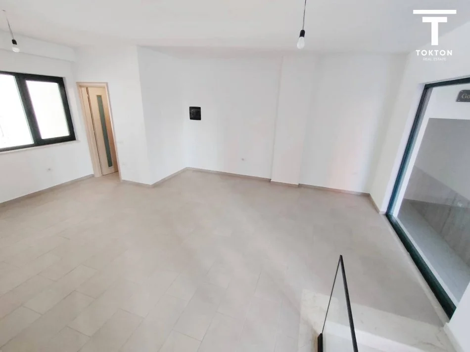 Tirane, shitet ambient biznesi Kati 0, 45 m² 120.000 € (Astir) tt 999