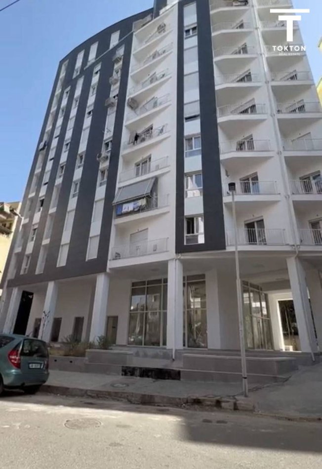 Tirane, shitet apartament 2+1+Ballkon , 112 m² 256,450 € (Rruga e Barrikadave) TT 211