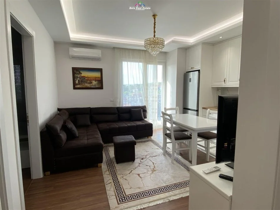 Tirane, jepet me qera apartament 2+1+Ballkon Kati 3, 75 m² 550 € (Sauk, prane Karburantit)