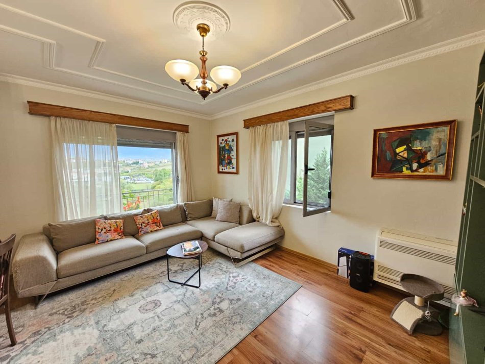 Tirane, jepet me qera Vile 2+1 Kati 3, 100 m² 900 € (Rruga Panorama)