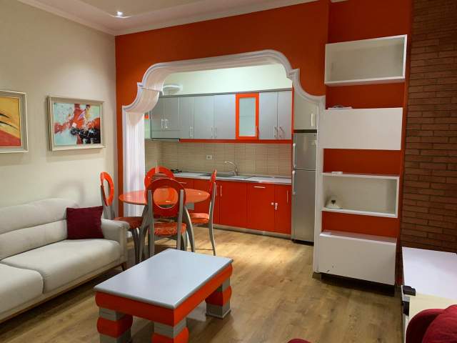 Tirane, jepet me qera apartament 1+1+BLK Kati 1, 65 m² 350 Euro (Kopshti Botanik)