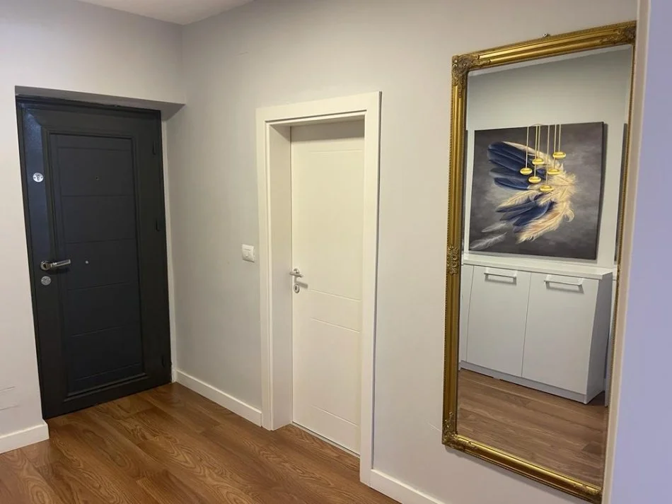Tirane, jepet me qera apartament 1+1 Kati 1, 70 m² 650 € (rruga Sulejman Delvina)