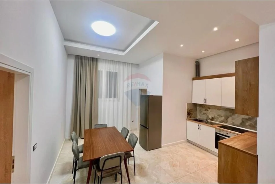 Tirane, jepet me qera apartament 2+1 Kati 4, 137 m² 550 € (Blloku i Vilave Selite)