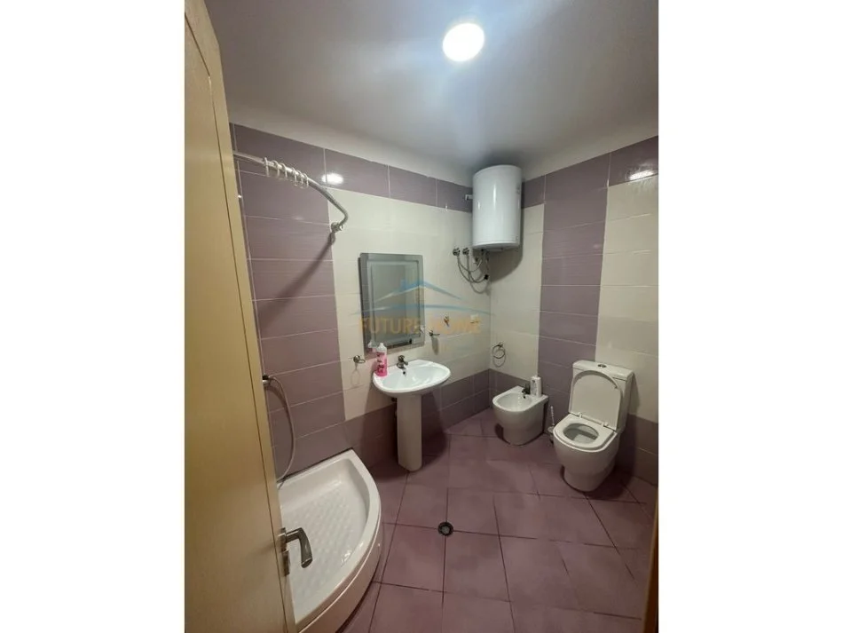 Tirane, jepet me qera apartament 2+1 Kati 3, 110 m² 490 € (Unaza e Re)