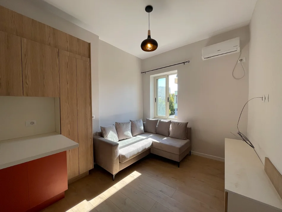 Tirane, jepet me qera apartament 1+1+Ballkon Kati 3, 60 m² 600 € (Rruga e Durresit)