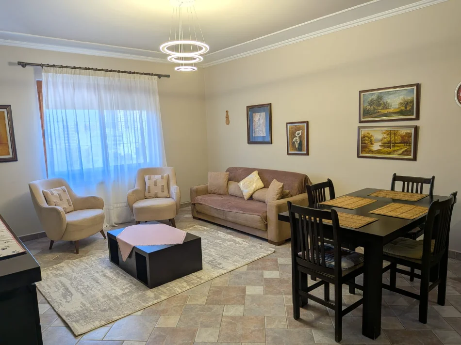 Tirane, jepet me qera apartament 1+1+Ballkon Kati 10, 70 m² 600 € (Shkolla Baletit)