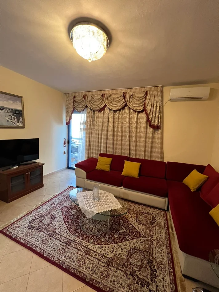 Tirane, jepet me qera apartament 1+1+Ballkon Kati 3, 60 m² 700 € (rruga e kosovareve)