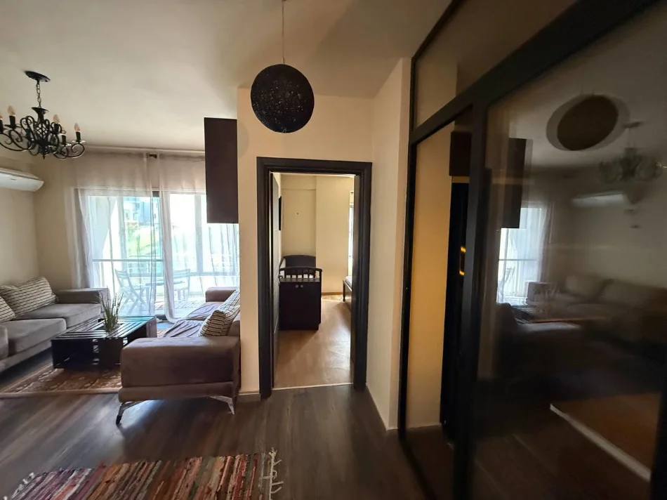 Tirane, jepet me qera apartament 1+1+Ballkon Kati 4, 67 m² 600 € (Liqeni i Thate)