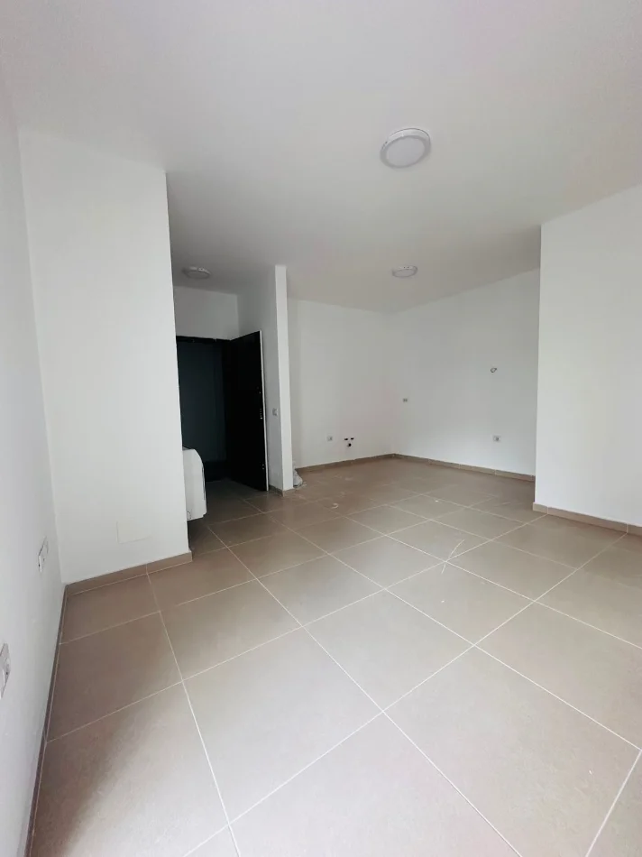 Tirane, jepet me qera zyre Kati 2, 64 m² 680 € (Rruga e Kosovareve)