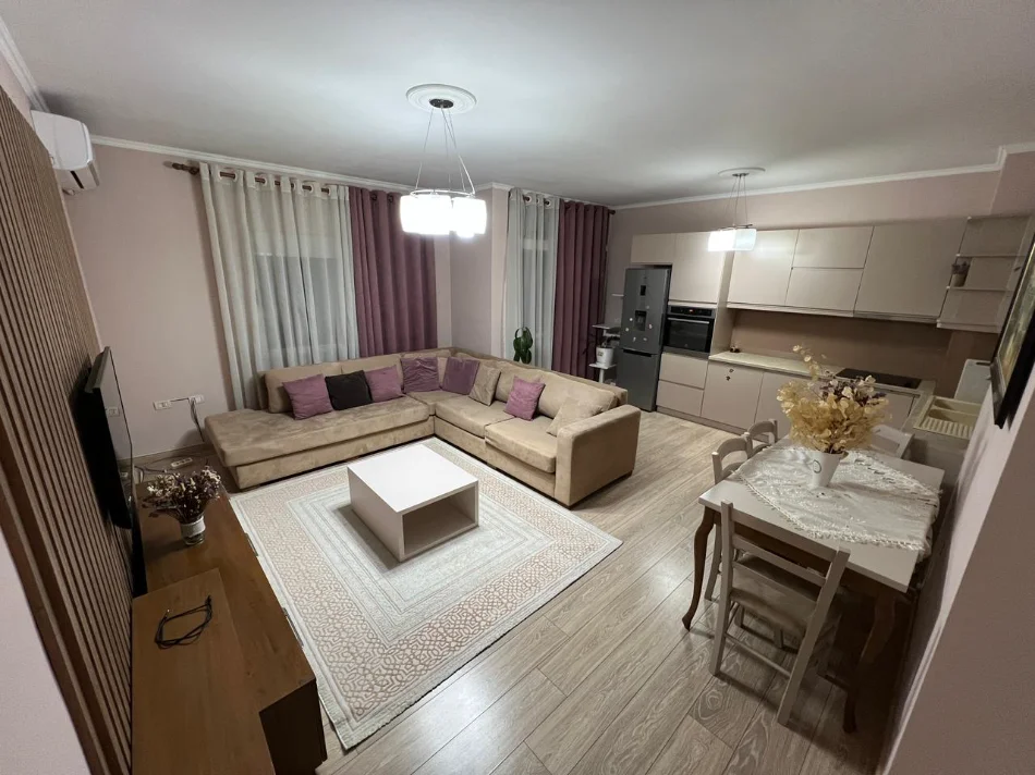 Tirane, jepet me qera apartament 2+1+Ballkon , 106 m² 550 € (Astir)